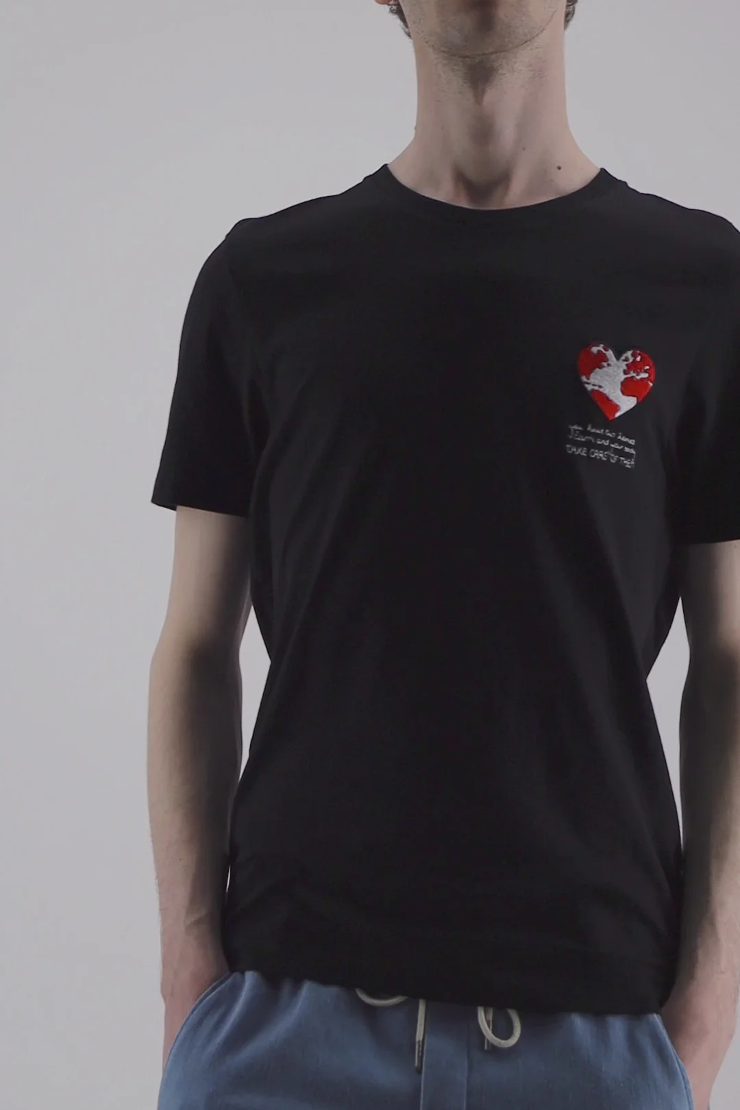 T Shirt black organic cotton red earth - Image 4